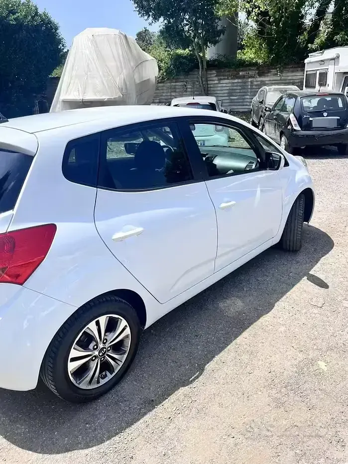 Usata Kia Venga 90 CV (66 kW) 2015 Bianco Utilitaria