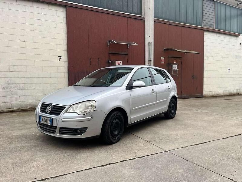 Usata VW Polo Trendline 69 CV (50 kW) 2007 Argento Utilitaria