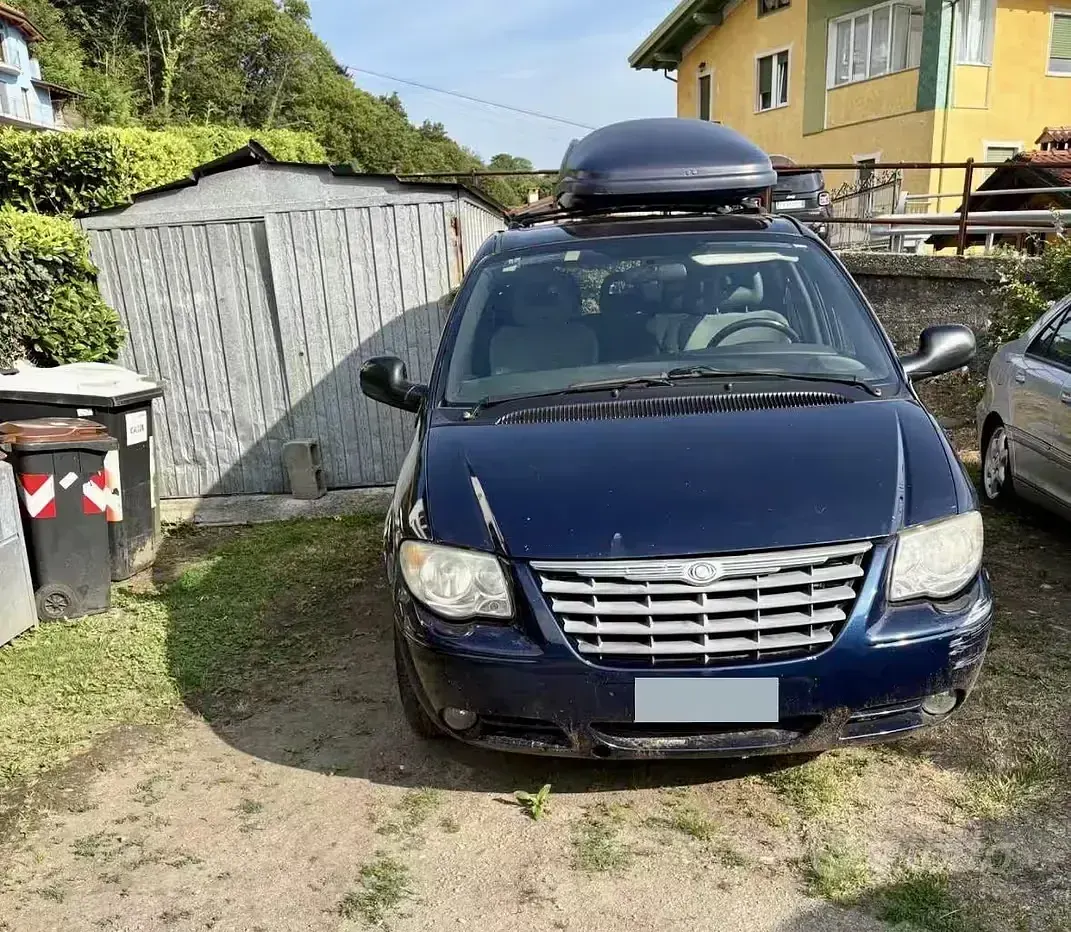 Usata Chrysler Voyager 150 CV (110 kW) 2007 Bluazzurro Monovolume