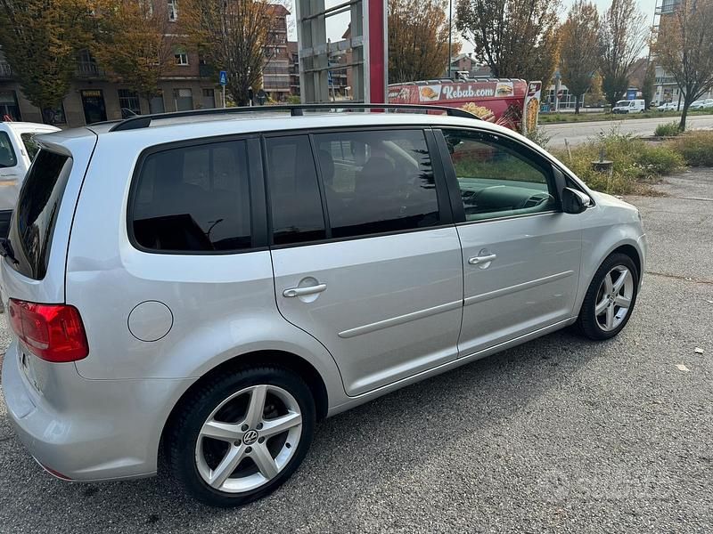 Usata VW Touran Comfortline 105 CV (77 kW) 2012 Grigio Monovolume