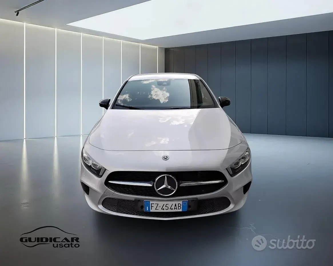 Usata Mercedes A180 116 CV (85 kW) 2020 Argento iridio metallizzato Berlina