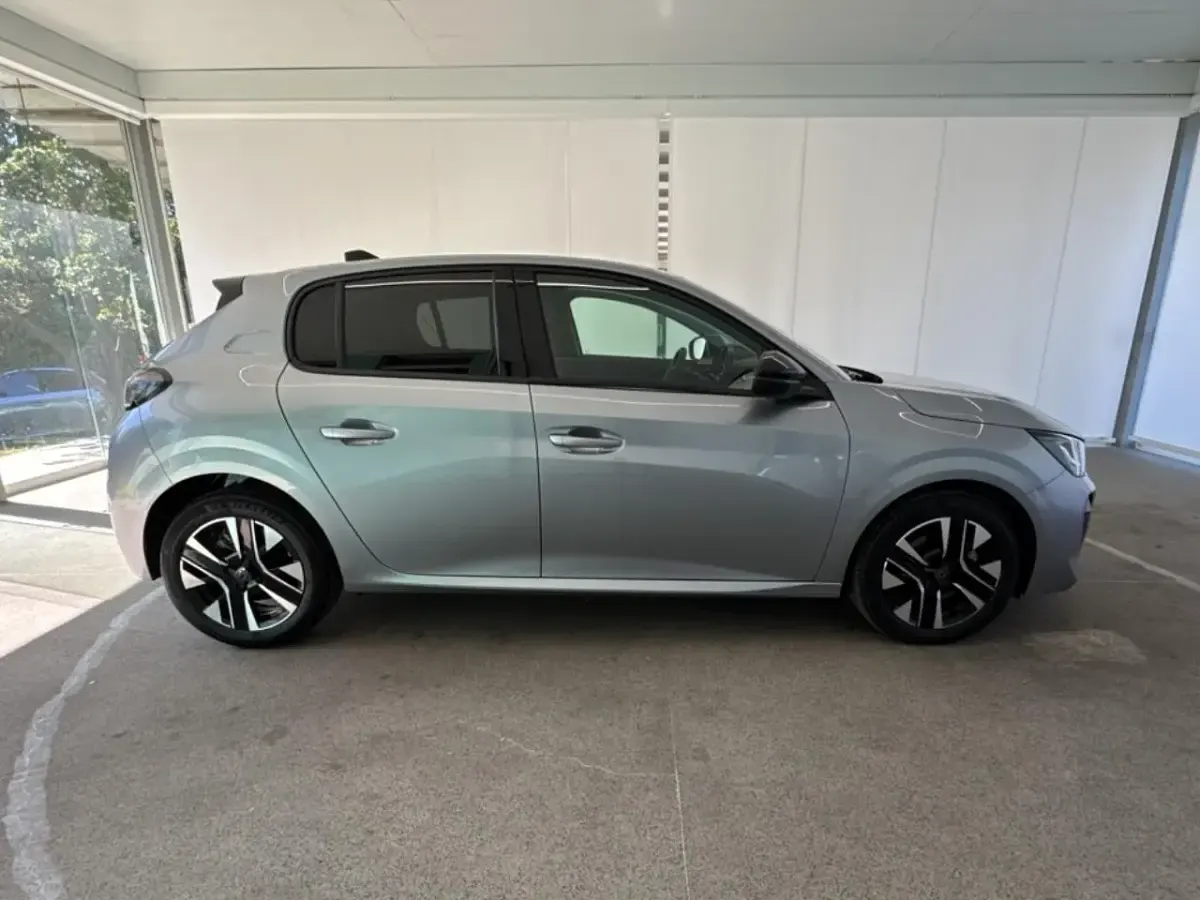 Usata Peugeot 208 Allure 102 CV (75 kW) 2025 Grigio Utilitaria