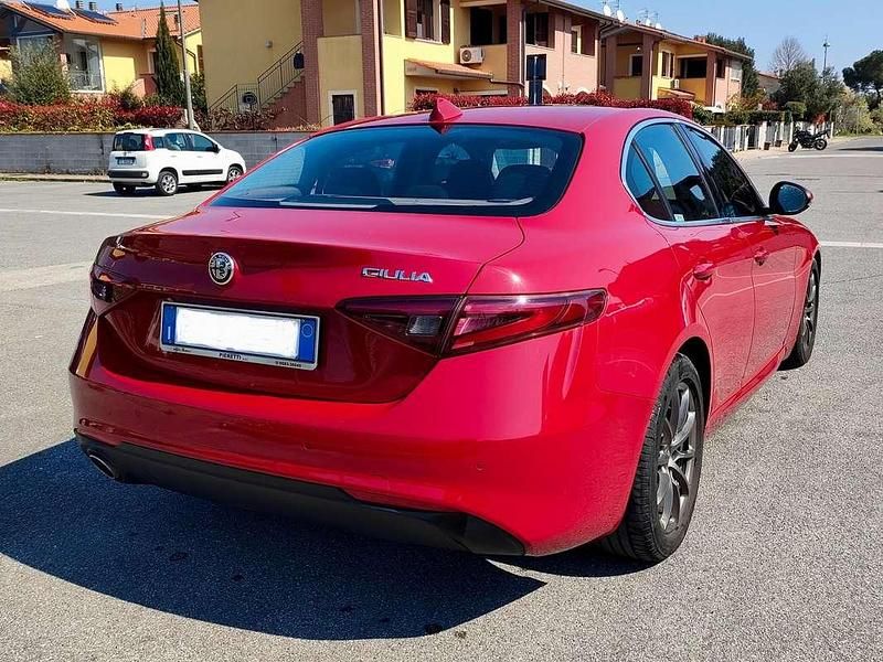 Usata Alfa Romeo Giulia 150 CV (110 kW) 2017 Rosso Berlina