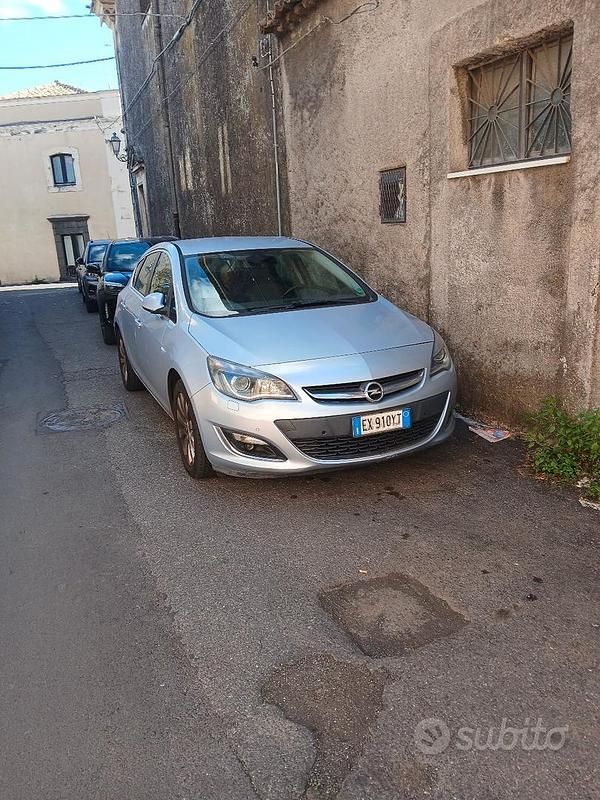 Usata Opel Astra 165 CV (121 kW) 2015 Grigio Berlina