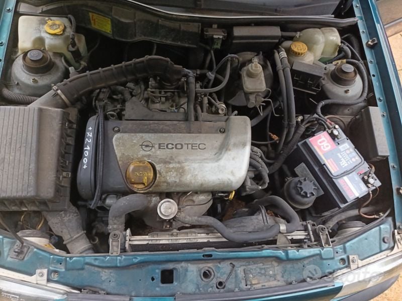 Usata Opel Astra 90 CV (66 kW) 1997 Verde Station wagon