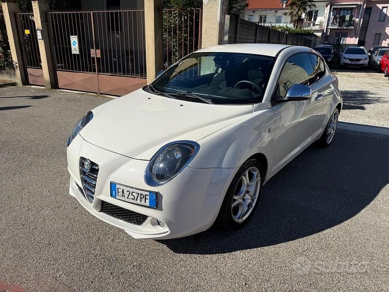 Bianco Usata 2010 Alfa Romeo MiTo Distinctive Due volumi | 5500 € (Buon prezzo) - Immagine 1/4