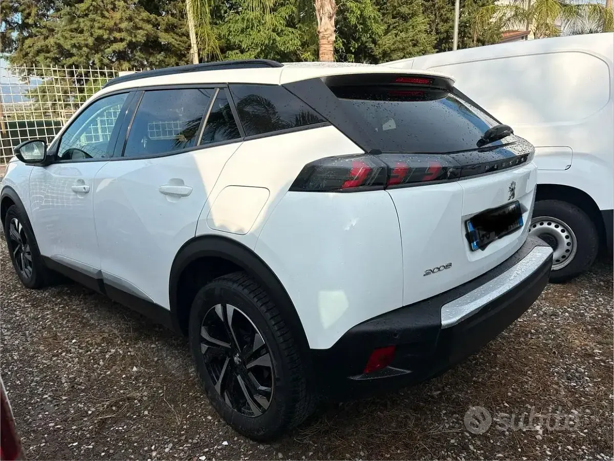 Usata Peugeot 2008 131 CV (96 kW) 2022 Bianco SUV