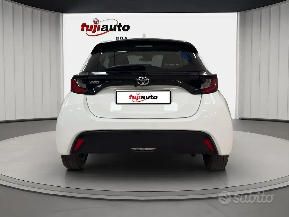 Usata Toyota Yaris Active 72 CV (52 kW) 2023 Super white Utilitaria