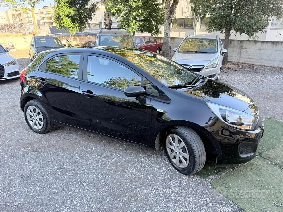 Usata Kia Rio EX 85 CV (62 kW) 2012 Nero Berlina