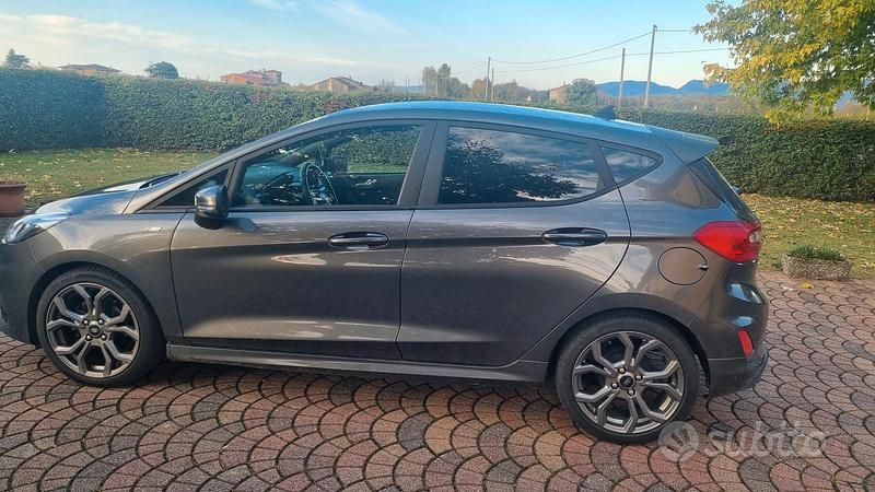 Usata Ford Fiesta ST-Line 86 CV (63 kW) 2020 Grigio Utilitaria
