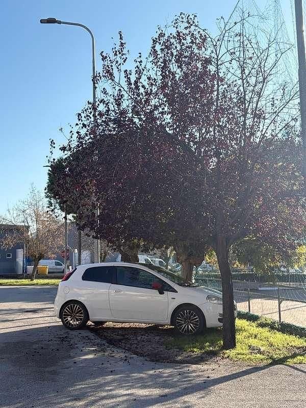 Usata Fiat Grande Punto Sport 90 CV (66 kW) 2009 Utilitaria