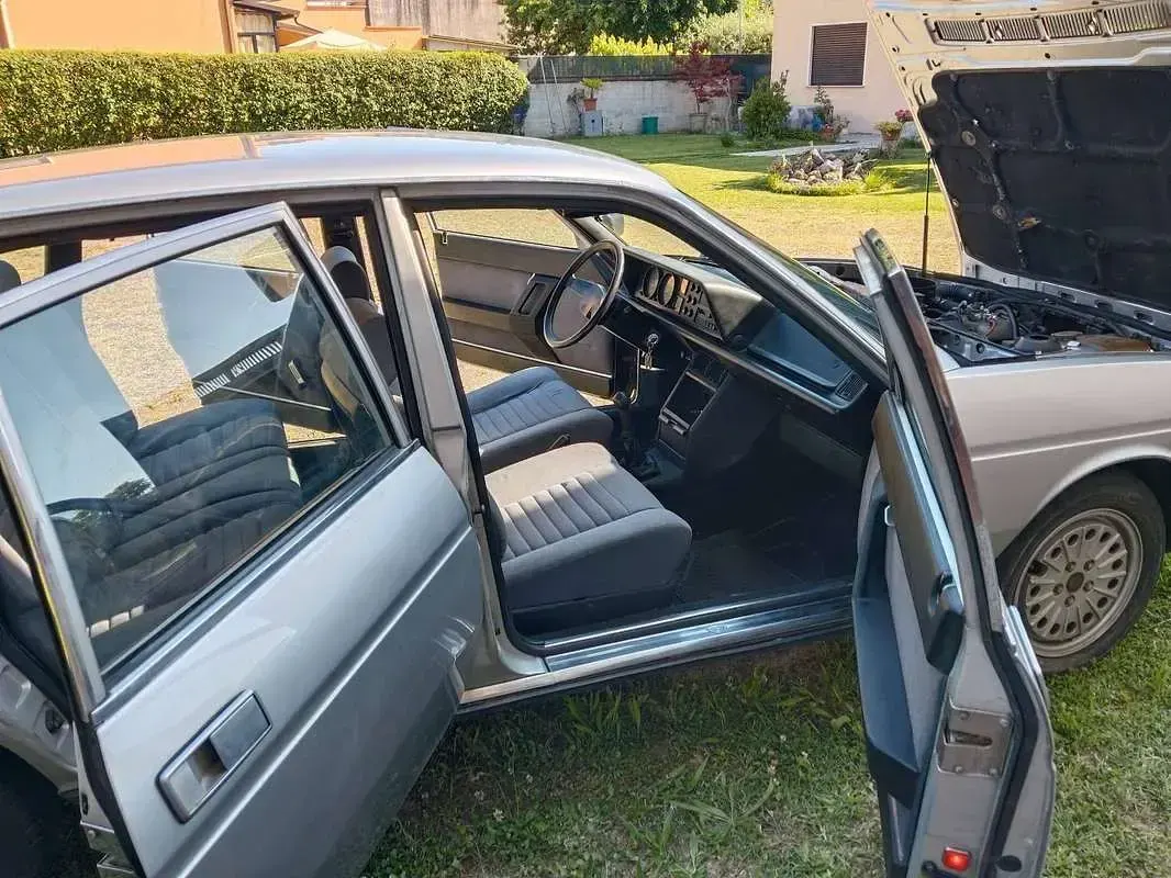 Usata Lancia Gamma 140 CV (102 kW) 1980 Argento Coupé