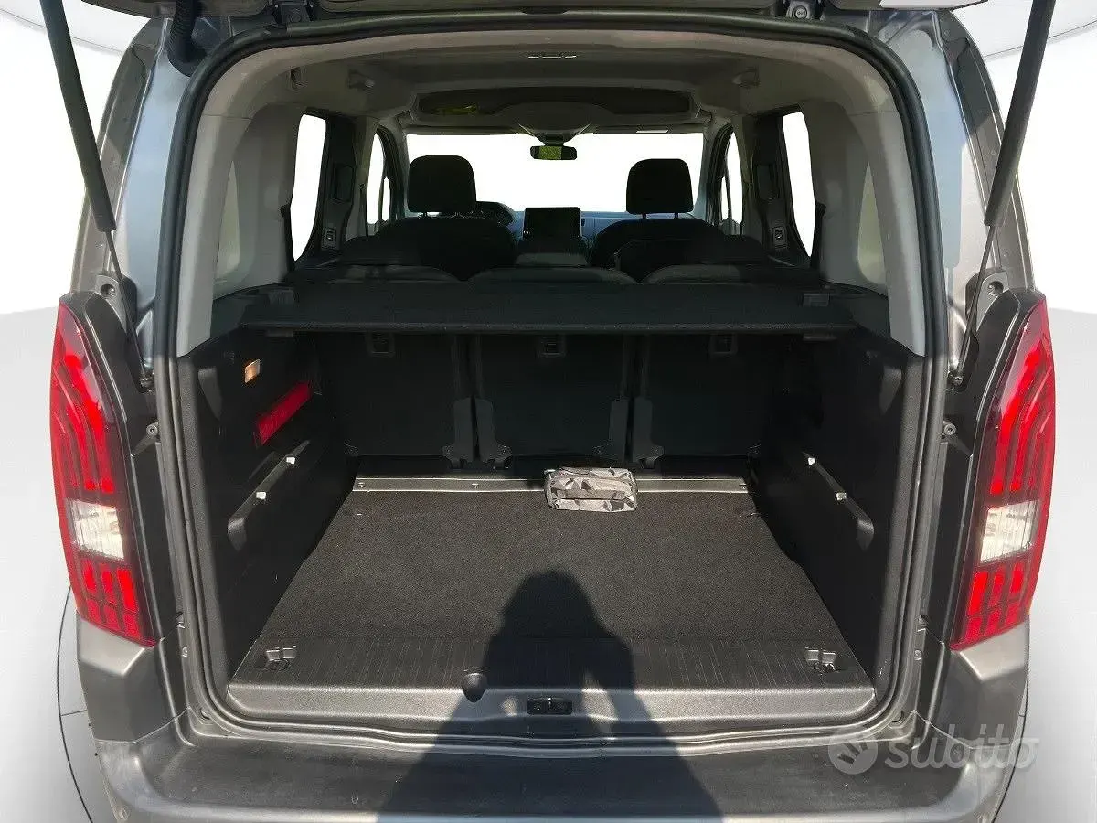 Usata Peugeot Rifter Allure 131 CV (96 kW) 2020 Grigio Monovolume