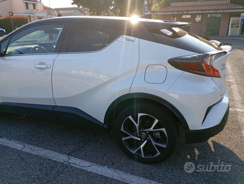 Usata Toyota C-HR Lounge 98 CV (72 kW) 2018 Bianco SUV
