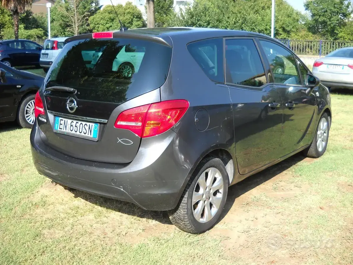 Usata Opel Meriva Cosmo 120 CV (88 kW) 2012 Grigio Monovolume