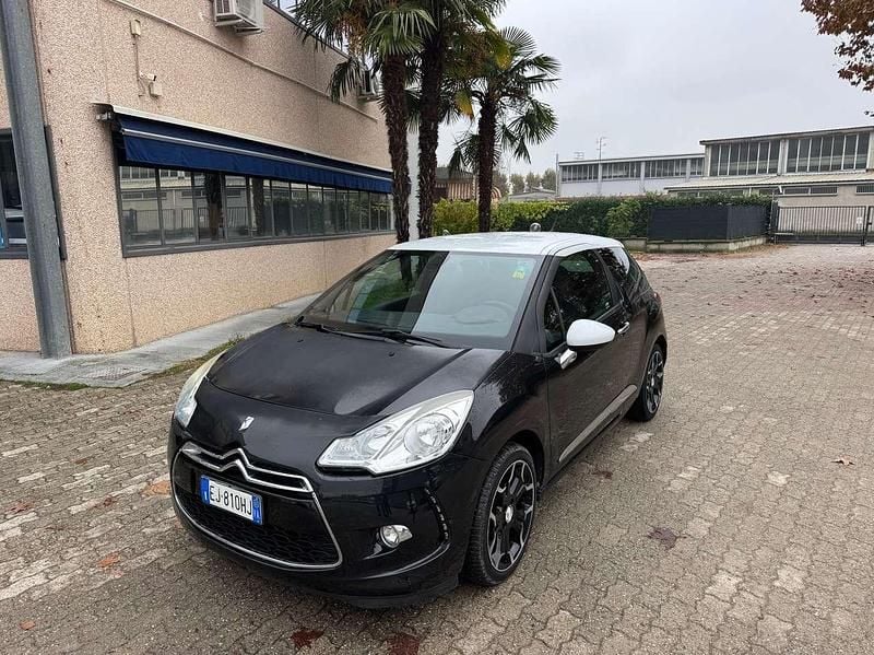 Nero Usata 2011 Citroën DS3 Chic Tre volumi | 3700 € (Ottimo prezzo) - Immagine 1/4