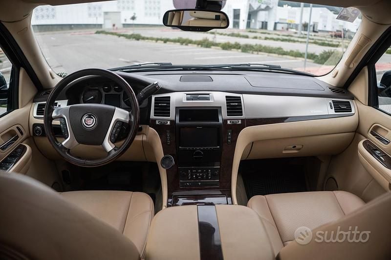 Usata Cadillac Escalade 409 CV (300 kW) 2007 Nero Station wagon
