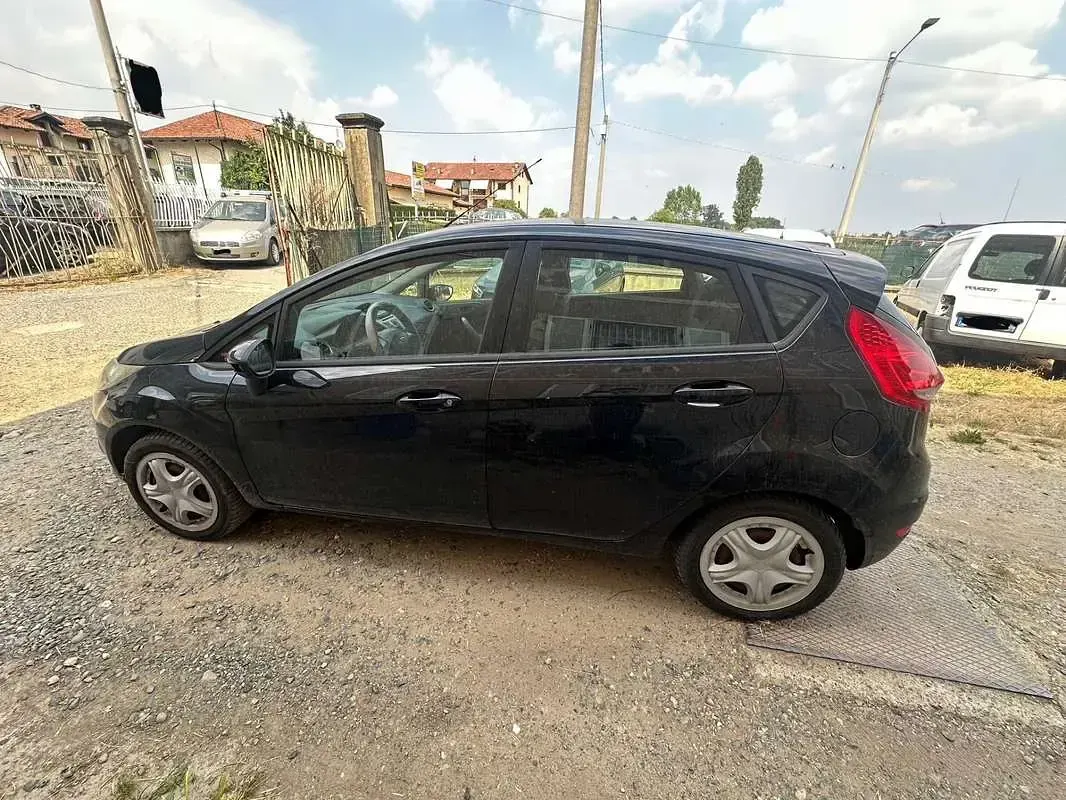 Usata Ford Fiesta Titanium 68 CV (50 kW) 2010 Berlina