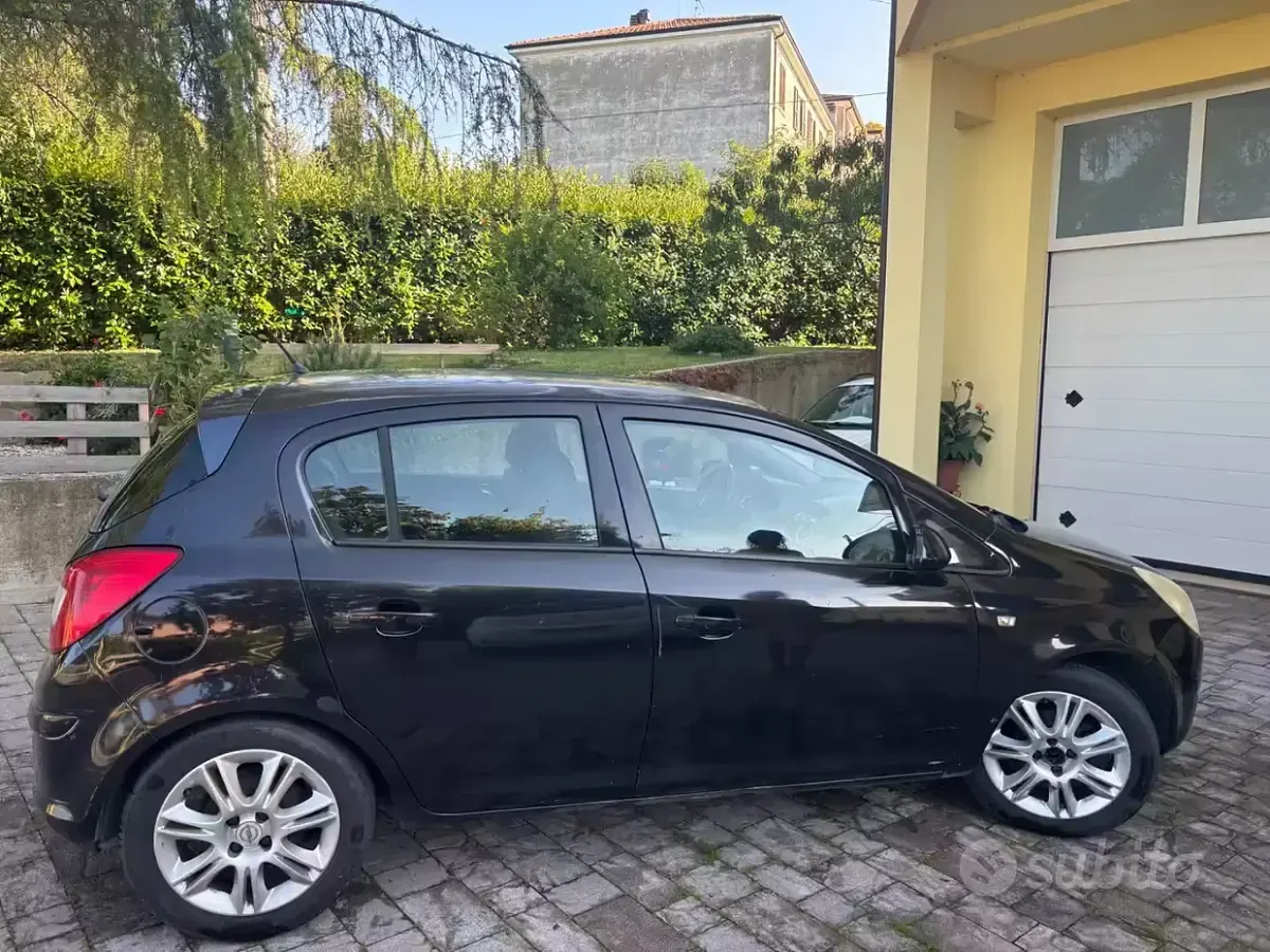 Usata Opel Corsa 80 CV (58 kW) 2009 Nero Utilitaria