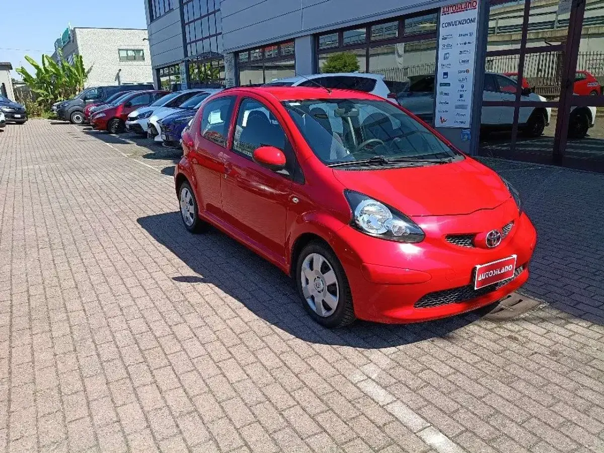 Usata Toyota Aygo Sol 68 CV (50 kW) 2007 Rosso Utilitaria