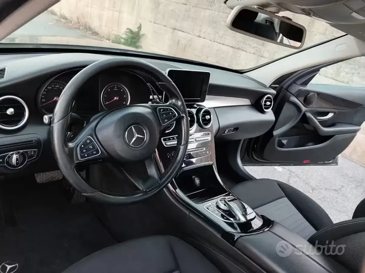 Usata Mercedes C200 136 CV (100 kW) 2015 Nero Berlina