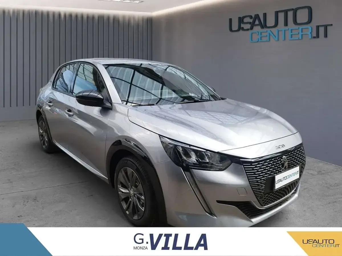 Usata Peugeot e-208 Allure 100 kW (136 CV) 2023 Grigio Utilitaria