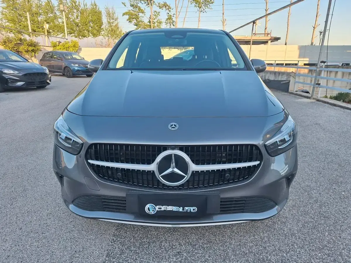 Usata Mercedes B180 Advanced 135 CV (99 kW) 2023 Grigio Monovolume