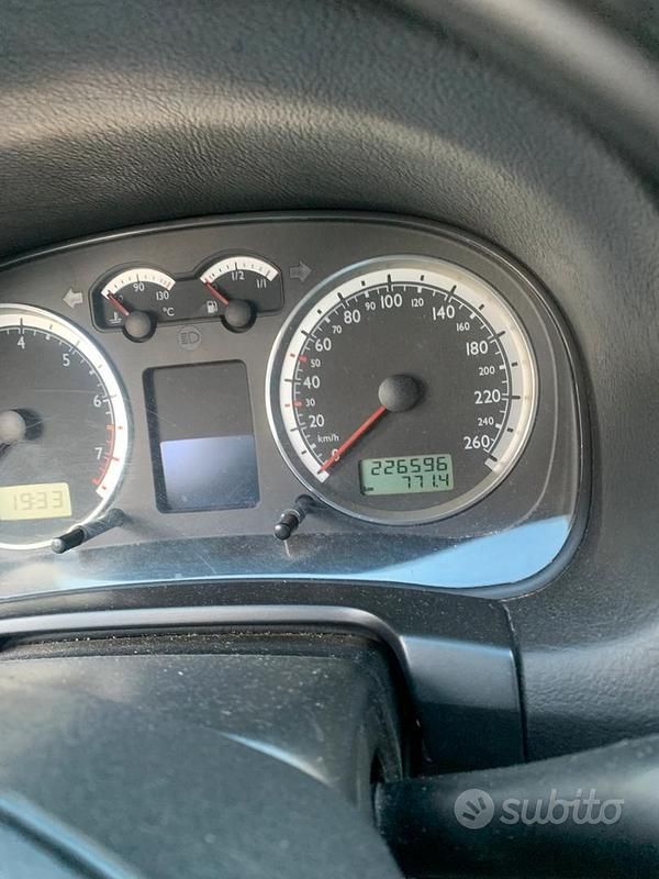 Usata VW Golf IV 105 CV (77 kW) 2003 Blu Utilitaria