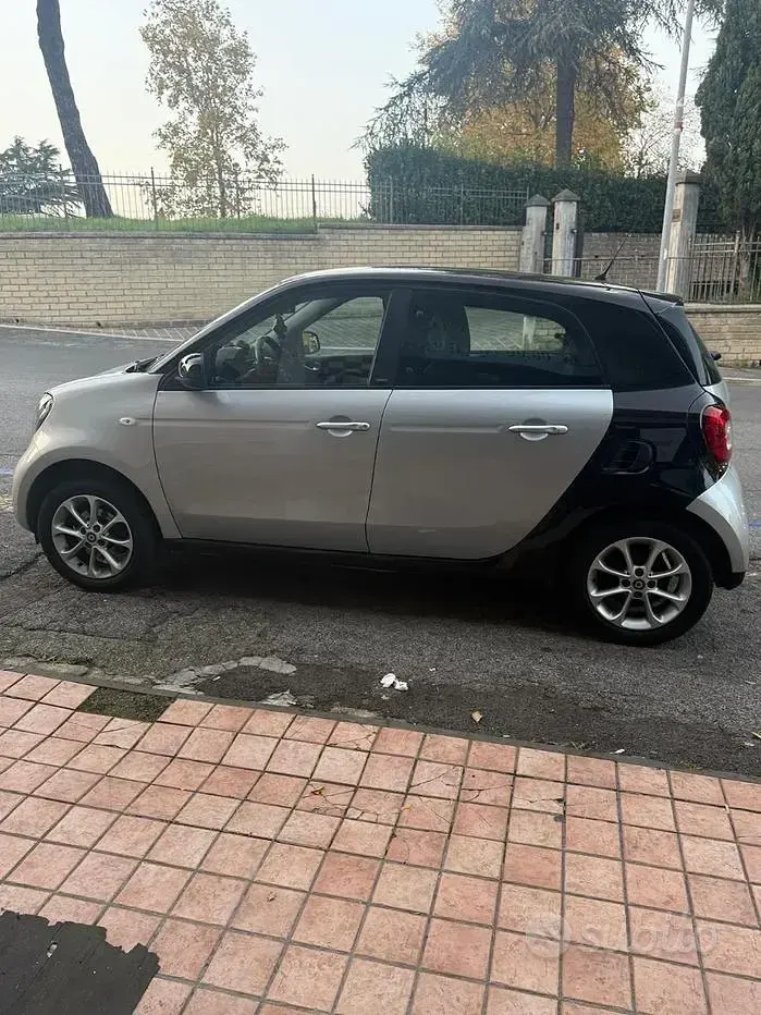 Usata Smart ForFour 61 CV (44 kW) 2016 Grigio Utilitaria
