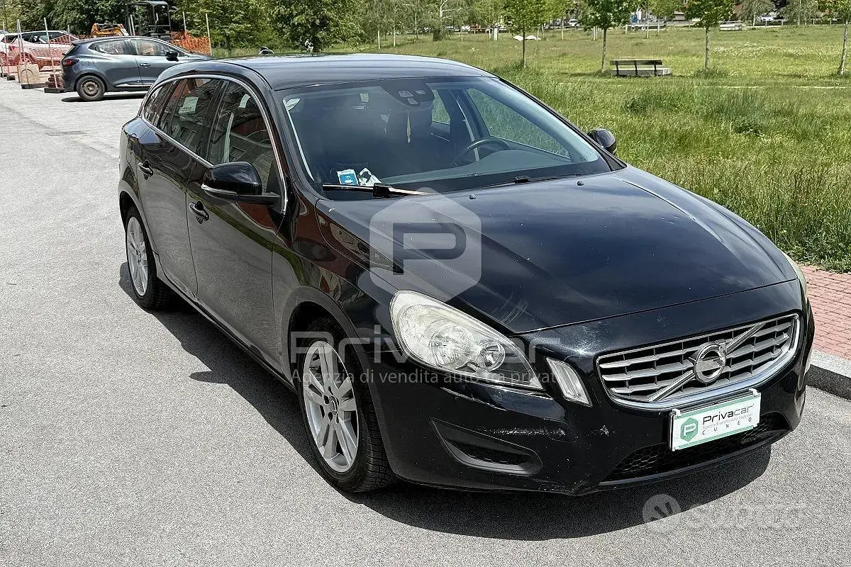 Usata Volvo V60 Kinetic 163 CV (119 kW) 2011 Nero Station wagon