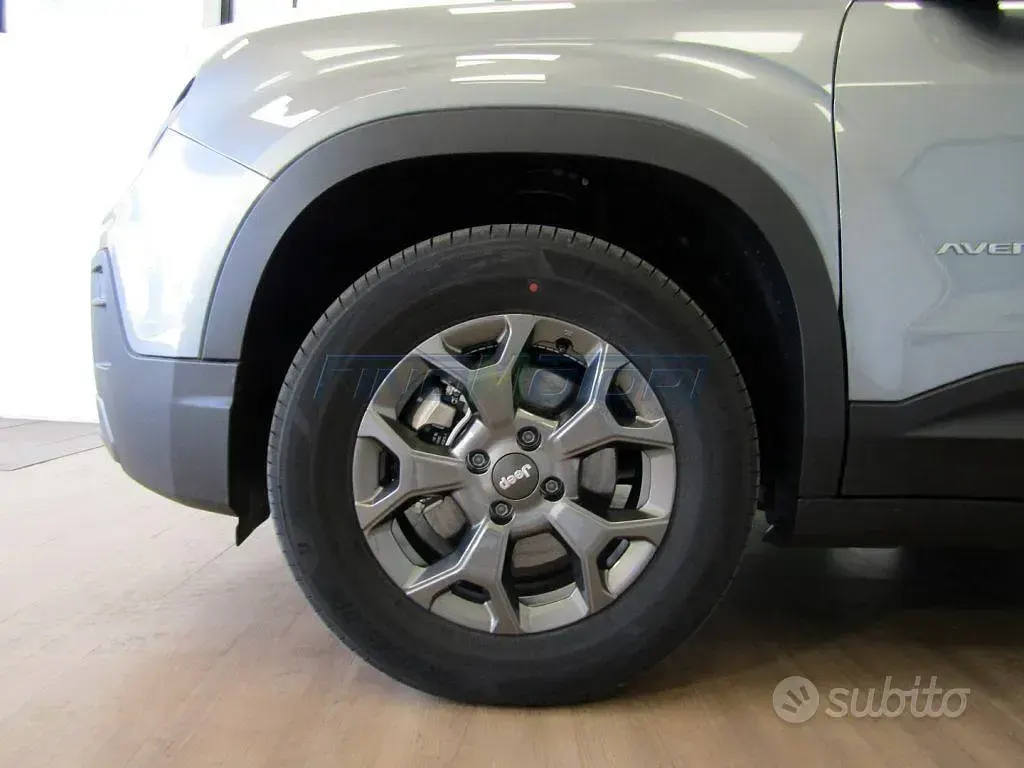 Nuova Jeep Avenger 101 CV (74 kW) 2025 Grigio SUV