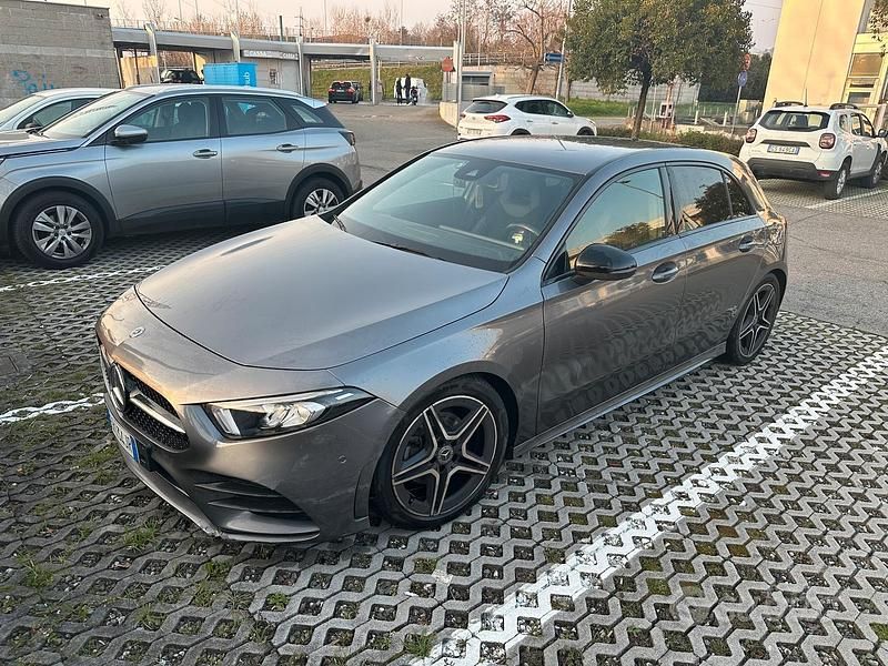 Usata Mercedes A180 Premium 116 CV (85 kW) 2018 Grigio Berlina