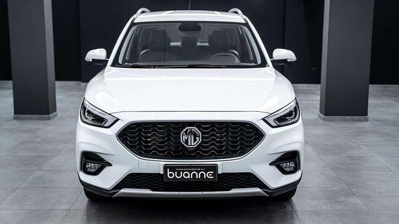 Usata MG ZS Luxury 106 CV (77 kW) 2024 Bianco metall perlato Berlina