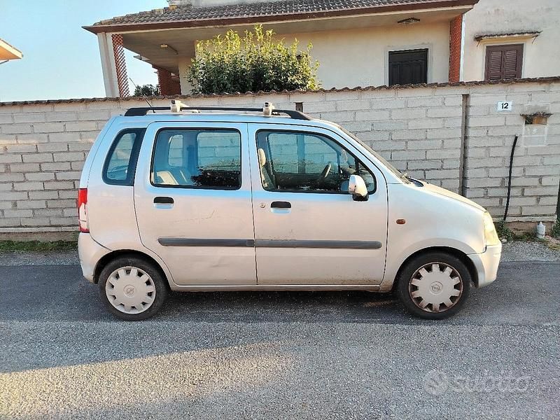 Usata Opel Agila 75 CV (55 kW) 2000 Grigio Monovolume