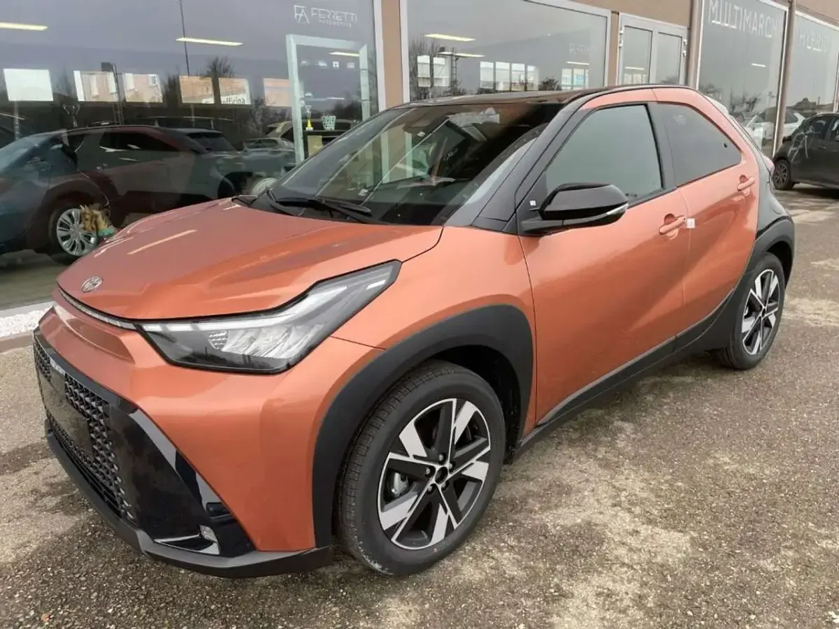 Nuova Toyota Aygo X 92 CV (67 kW) 2025 Vari colori SUV