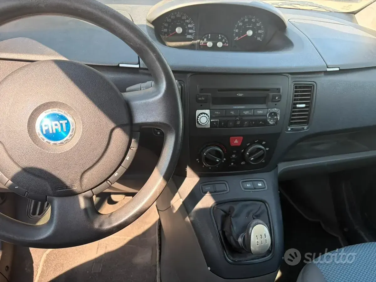 Usata Fiat Idea 80 CV (58 kW) 2007 Bluazzurro Monovolume