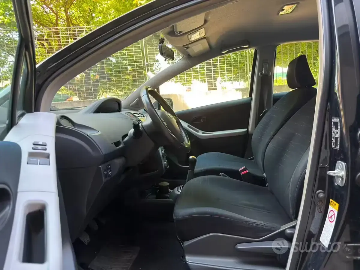 Usata Toyota Yaris 69 CV (50 kW) 2008 Nero Utilitaria