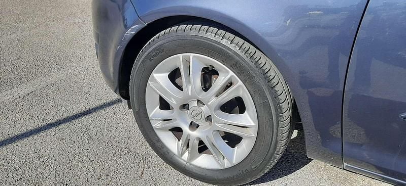 Usata Opel Corsa Cosmo 90 CV (66 kW) 2008 Grigio Berlina