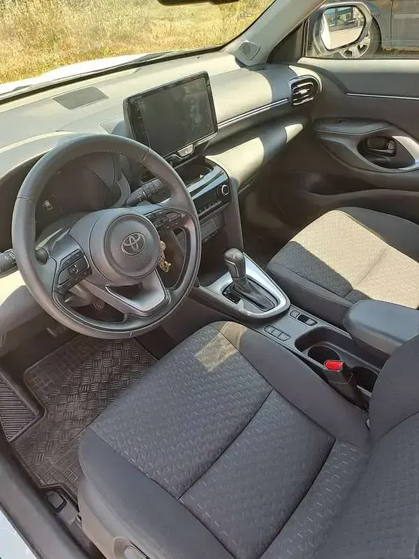 Usata Toyota Yaris Cross Active 92 CV (67 kW) 2025 Bianco SUV