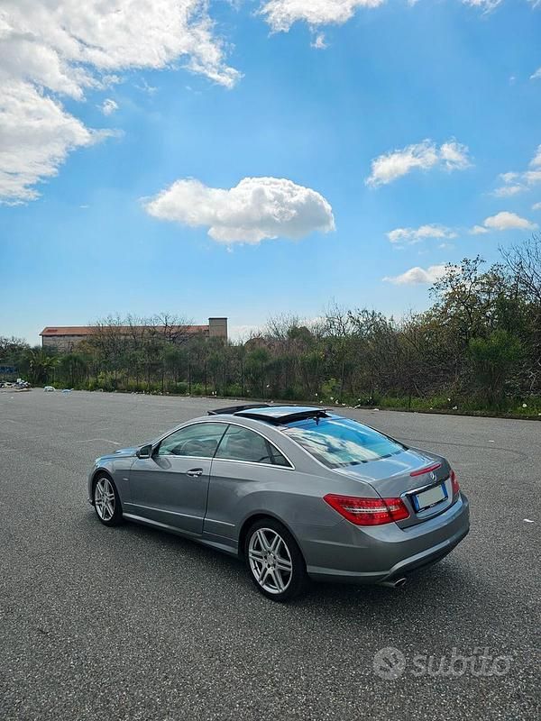 Usata Mercedes E250 Avantgarde 204 CV (150 kW) 2010 Grigio Coupé