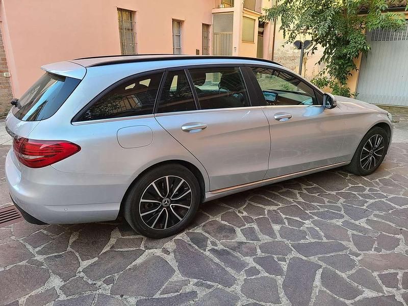 Usata Mercedes C180 122 CV (89 kW) 2020 Grigio Station wagon