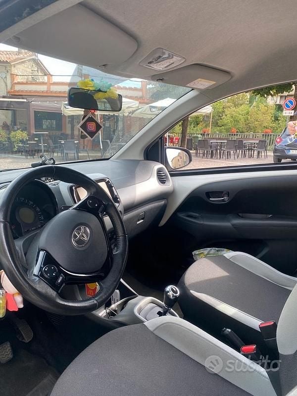 Usata Toyota Aygo 69 CV (50 kW) 2017 Bianco Utilitaria