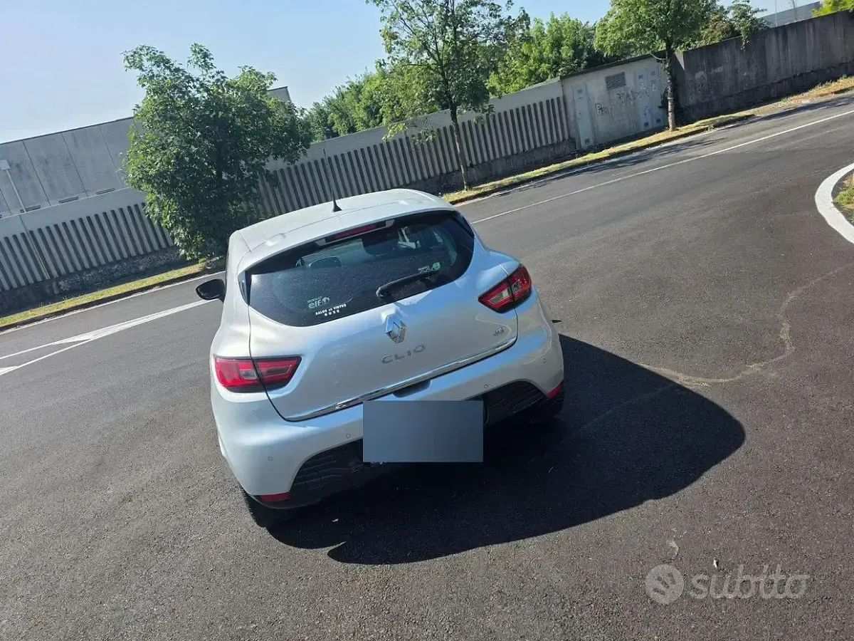 Usata Renault Clio IV 90 CV (66 kW) 2013 Grigio Berlina