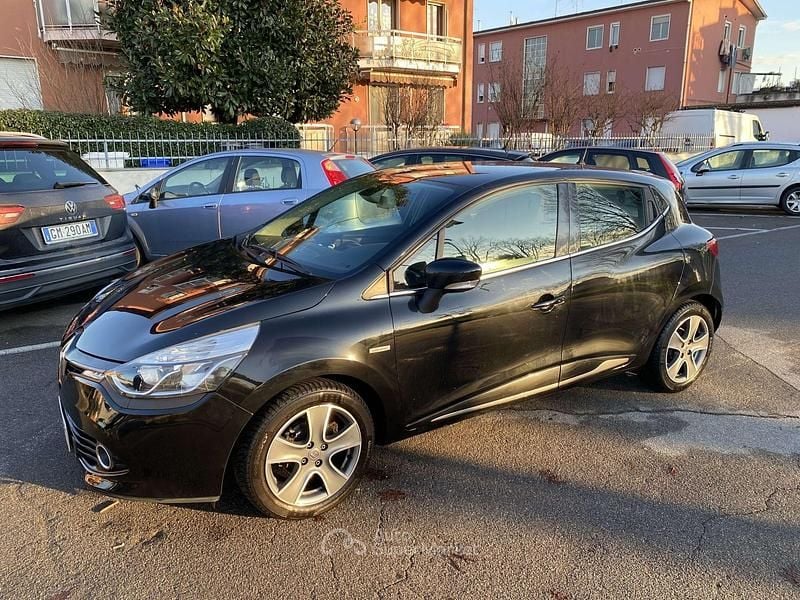 Nero Usata 2015 Renault Clio IV Tre volumi | 6900 € (Buon prezzo) - Immagine 1/4
