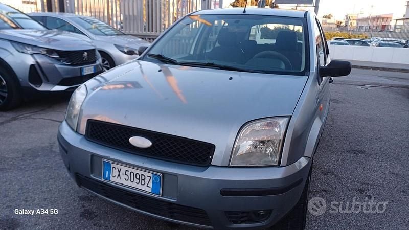Usata Ford Fusion Collection 68 CV (50 kW) 2005 Grigio Utilitaria
