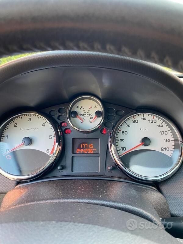 Gebraucht Peugeot 207 90 PS (66 kW) 2011 Schwarz Kombi