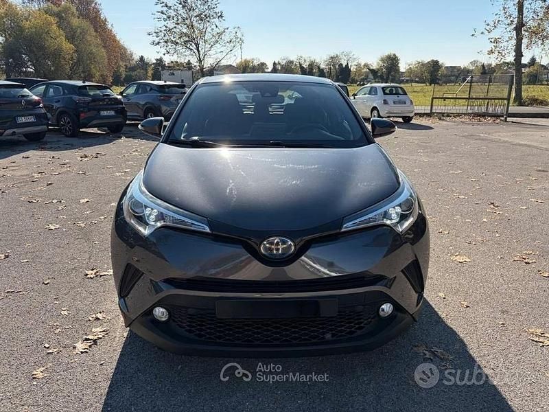 Usata Toyota C-HR 98 CV (72 kW) 2019 Gray SUV