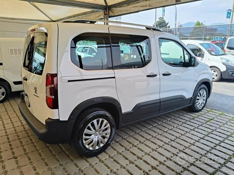 Begagnad Peugeot Rifter Active 110 HK (80 kW) 2019 Vit Minibuss