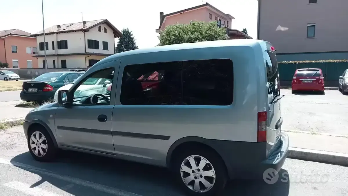 Usata Opel Combo 97 CV (71 kW) 2008 Monovolume