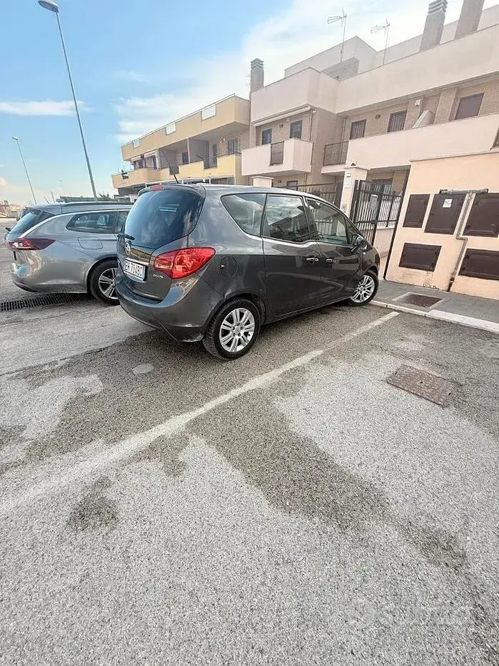 Usata Opel Meriva 95 CV (69 kW) 2012 Grigio Monovolume